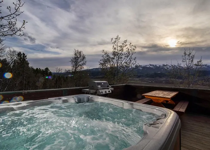 Recharge By Kabino Huge Views Hot Tub Garage Ps3 Wifi Loft Holiday home Alpine