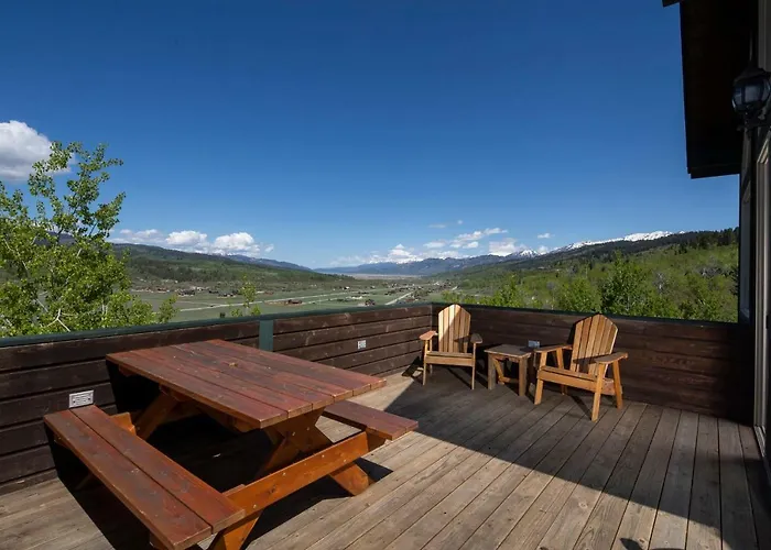 Recharge By Kabino Huge Views Hot Tub Garage Ps3 Wifi Loft Holiday home Alpine