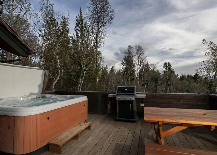 Recharge By Kabino Huge Views Hot Tub Garage Ps3 Wifi Loft Holiday home Alpine